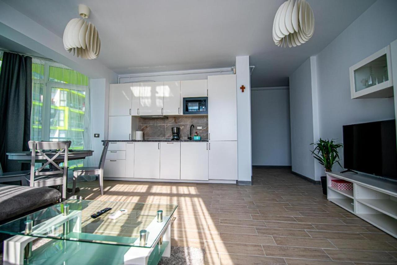Apartament Katrina - Alezzi Beach - Sea View Năvodari Екстериор снимка